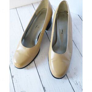 Newport News Pumps Size 8-1/2M Tan Beige Low Block Heel Loafer Classic Preppy